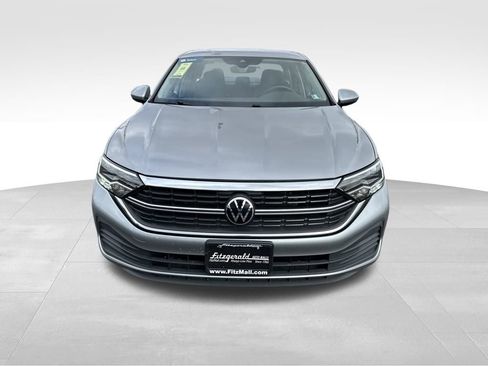 Used 2024 Volkswagen Jetta SE image 2
