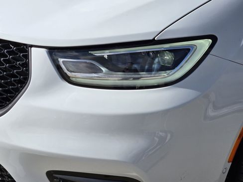 New 2026 Chrysler Pacifica Select image 9