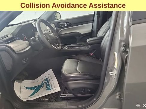 Used 2023 Jeep Compass Limited AWD/4WD image 5