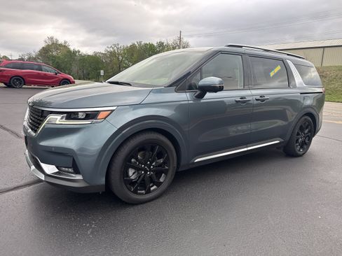 Used 2022 Kia Carnival SX image 4