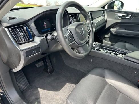 Used 2025 Volvo XC60 B5 Core AWD/4WD image 19