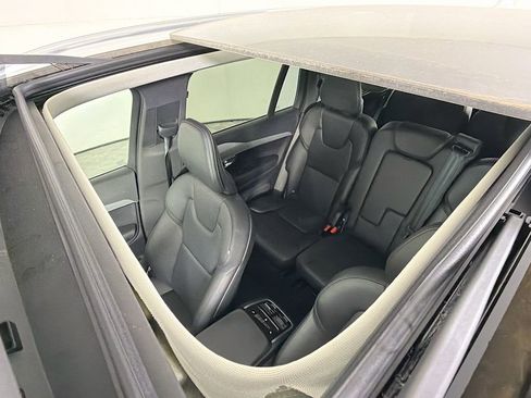 Used 2024 Volvo XC90 B5 Core w/ Protection Package Premier image 16