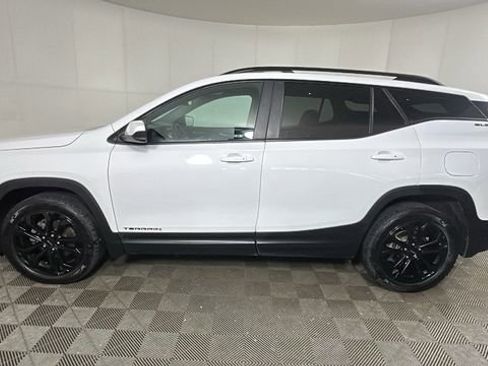 Used 2022 GMC Terrain SLE w/ Elevation Edition AWD/4WD image 6