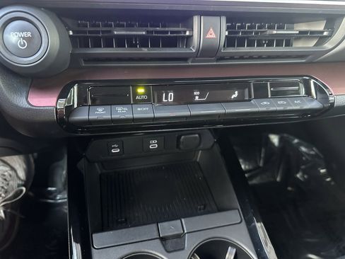 Used 2024 Toyota Prius Prime SE image 22