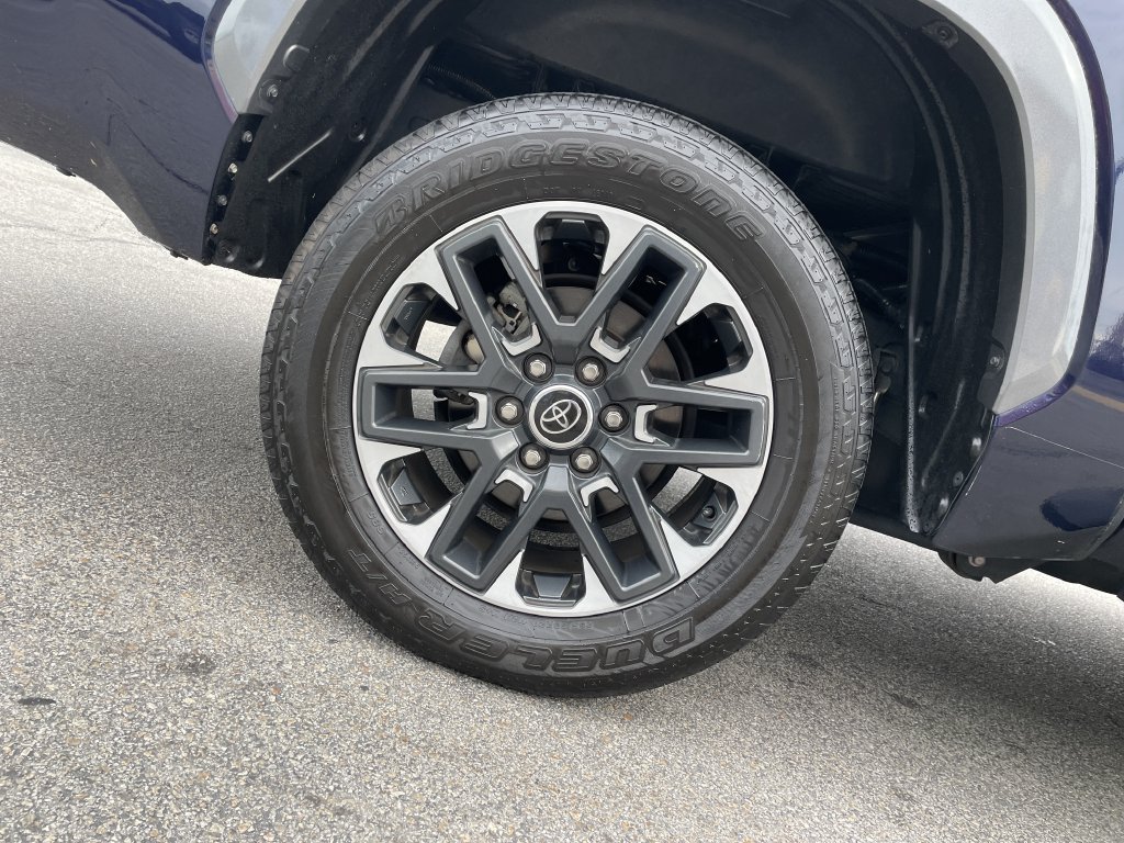 Used 2023 Toyota Tundra Limited AWD/4WD image 12