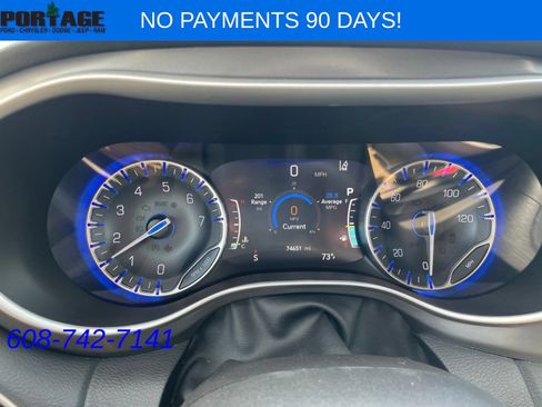 Used 2023 Chrysler Pacifica Touring-L FWD image 20