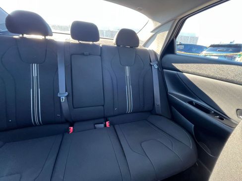 Used 2025 Hyundai Elantra SEL image 36