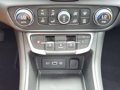 Used 2023 GMC Terrain SLE w/ Driver Convenience Package FWD image 21