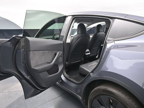 Used 2023 Tesla Model Y Long Range AWD/4WD image 12