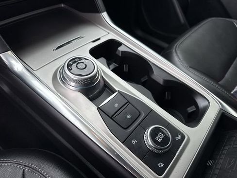 Used 2024 Ford Explorer Limited w/ Limited Technology Package image 19