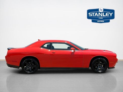Used 2017 Dodge Challenger SXT Plus RWD image 9