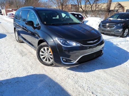Used 2018 Chrysler Pacifica Touring-L Plus image 1