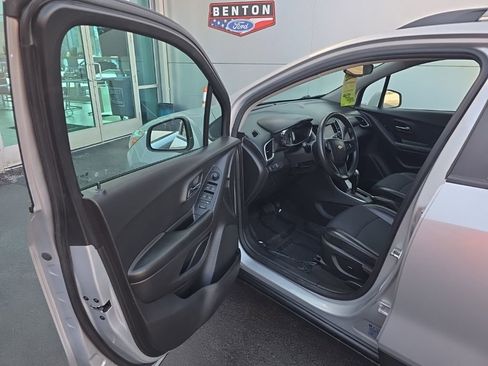 Used 2022 Chevrolet Trax LT image 9