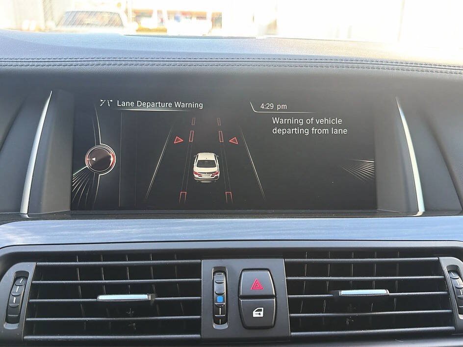 Used 2015 BMW 550i Sedan RWD image 17