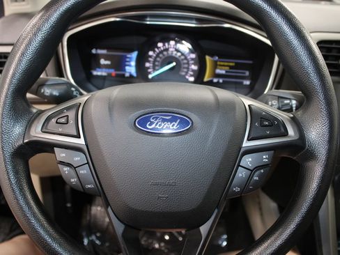 Used 2020 Ford Fusion SE FWD image 32