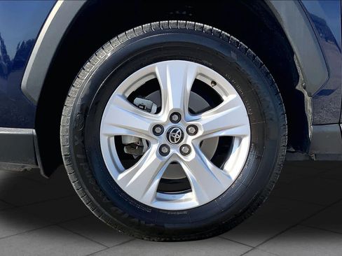 Certified 2021 Toyota RAV4 XLE w/ Convenience Package AWD/4WD image 11