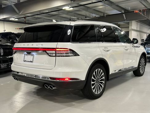 Used 2024 Lincoln Aviator AWD w/ Premium Package image 2