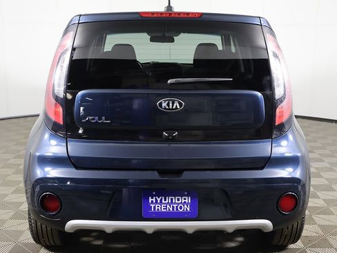 Used 2017 Kia Soul + image 9