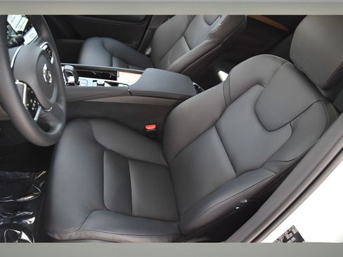 Used 2024 Volvo XC90 T8 Plus w/ Protection Package Premier AWD/4WD image 11