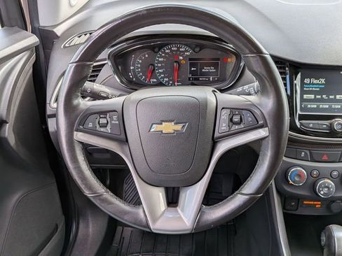 Used 2017 Chevrolet Trax LT w/ LT Convenience Package FWD image 18