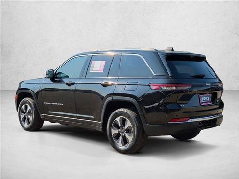 Used 2022 Jeep Grand Cherokee Limited 4xe w/ Luxury Tech Group II AWD/4WD image 7