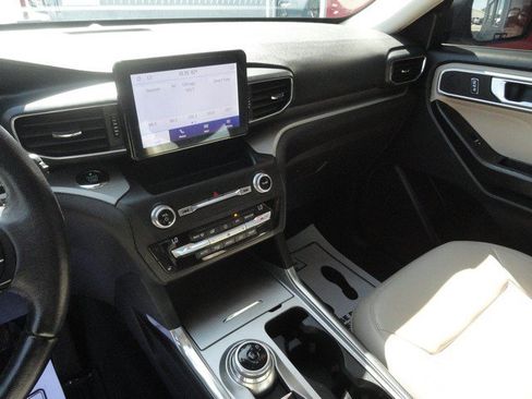 Used 2020 Ford Explorer XLT w/ Equipment Group 202A AWD/4WD image 10