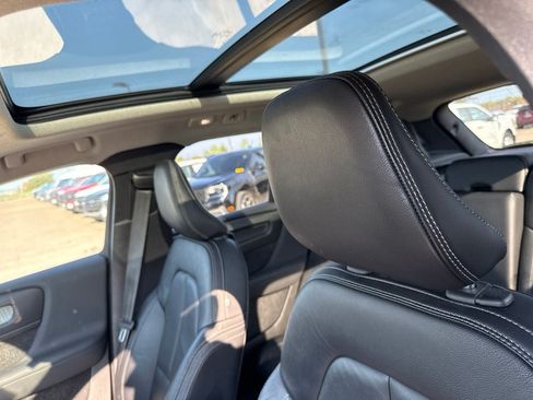 Used 2023 Volvo XC40 B5 Plus AWD/4WD image 21