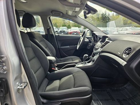 Used 2016 Chevrolet Cruze LT FWD image 8