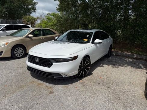 Used 2024 Honda Accord Touring image 6