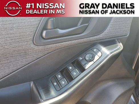 Used 2023 Nissan Rogue S AWD/4WD image 11