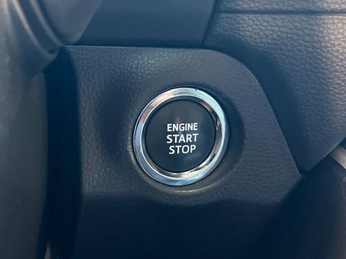 Used 2025 Toyota RAV4 XLE FWD image 23