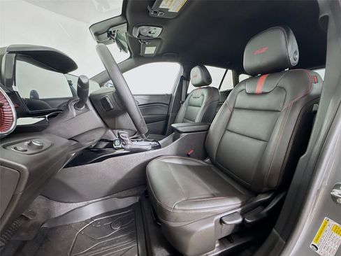 Used 2025 Chevrolet Trax RS w/ Driver Confidence Package image 21