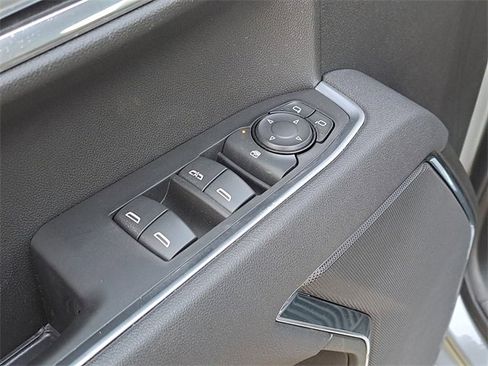 Used 2025 GMC Sierra 1500 Elevation image 17