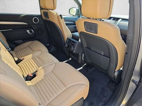 Used 2024 Land Rover Discovery Dynamic SE image 6