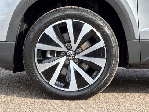 Used 2022 Volkswagen Taos SE image 25