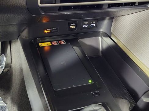 Used 2025 Toyota Camry SE w/ Convenience Package image 29