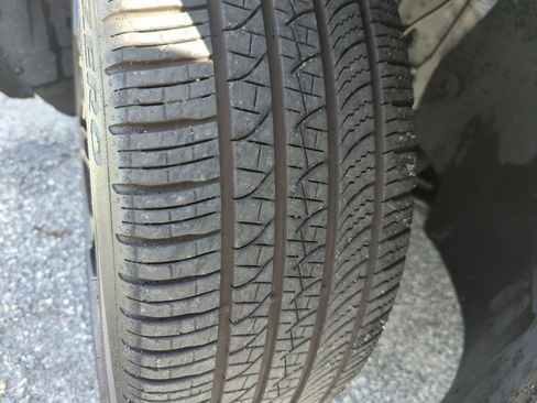 Certified 2025 Volkswagen Tiguan SE R-Line image 45