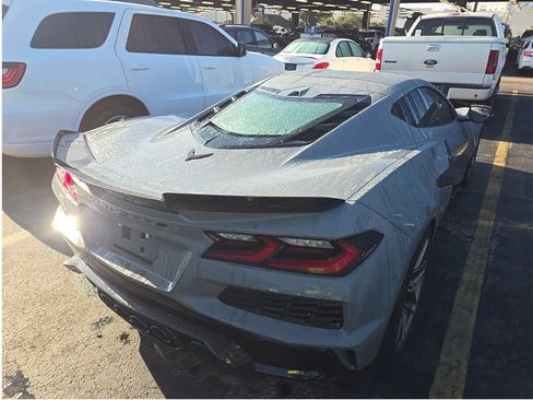 Used 2025 Chevrolet Corvette Z06 RWD image 3