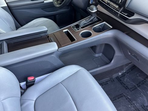 Certified 2023 Toyota Sienna XLE image 23