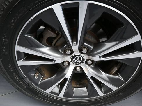 Used 2019 Toyota Highlander LE FWD image 39