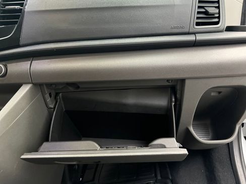 Used 2023 Ford Transit 350 XLT image 29