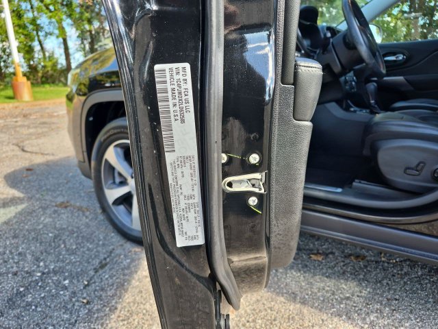 Used 2020 Jeep Cherokee Limited AWD/4WD image 28