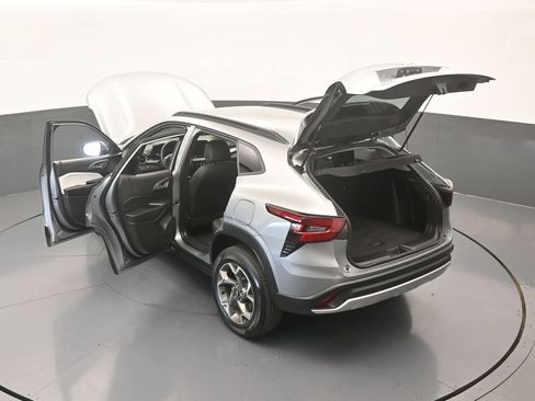 Used 2025 Chevrolet Trax LT w/ Driver Confidence Package FWD image 61