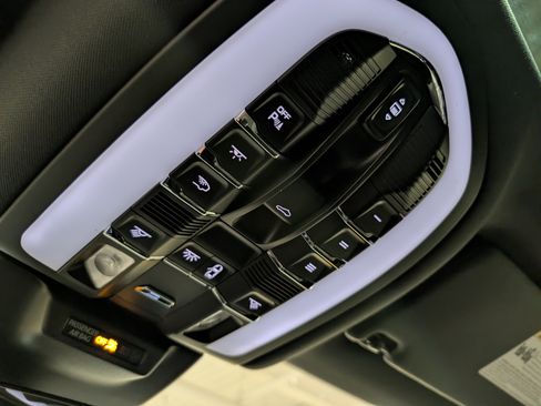 New 2026 Porsche Macan image 42