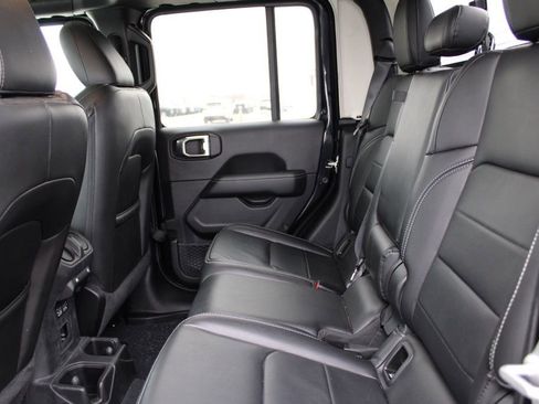 Used 2022 Jeep Gladiator Overland w/ Popular Equipment Package image 24