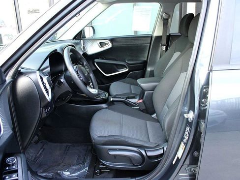 Used 2023 Kia Soul LX image 10