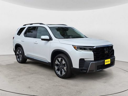 New 2026 Honda Pilot Touring image 7