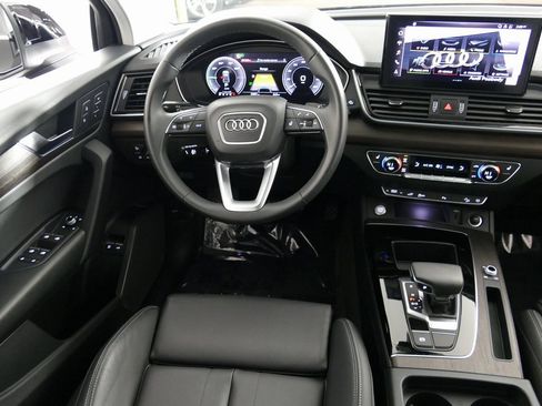 Used 2024 Audi Q5 e Premium w/ Convenience Package image 27