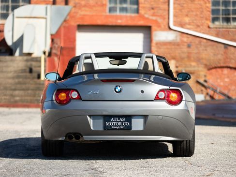 Used 2004 BMW Z4 3.0i image 8