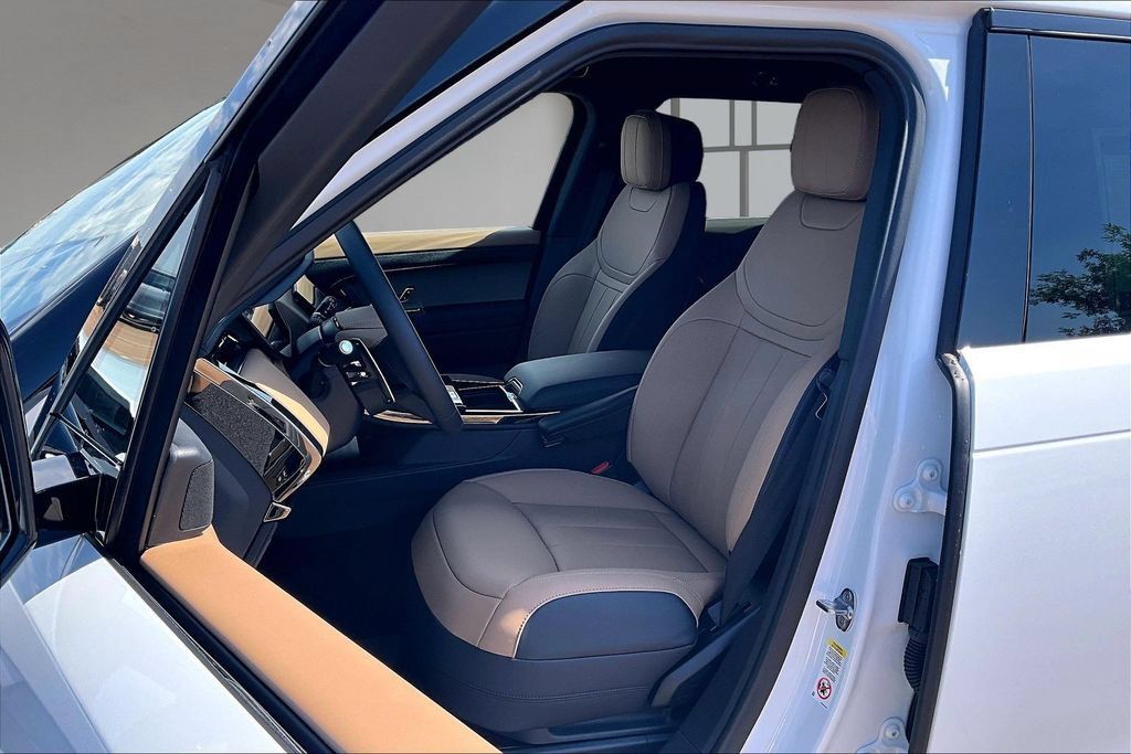 New 2026 Land Rover Range Rover Sport Dynamic SE AWD/4WD image 9